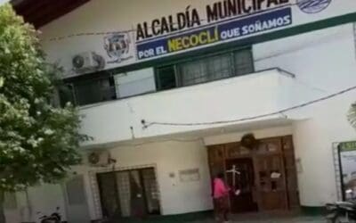 Cubano ataca la alcaldía de Necoclí