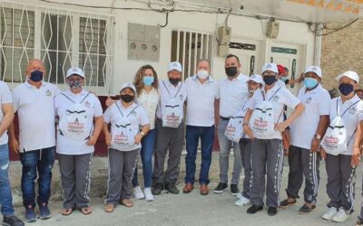 La Alcaldía de Cisneros entregó uniformes a los adultos mayores