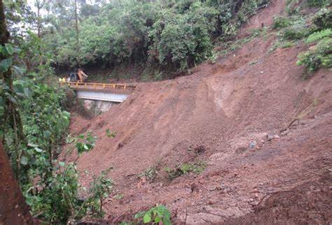 Habilitaron un carril en Caramanta después del derrumbe