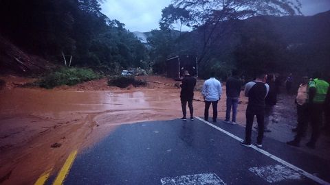 Alcalde de San Luis solicita que tomen medidas en la autopista para evitar nuevas emergencias