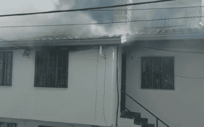 En zona urbana de San Vicente de Ferrer se presentó un fuerte incendio
