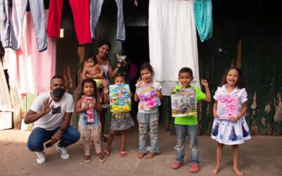 Joven líder repartió regalos en Caucasia