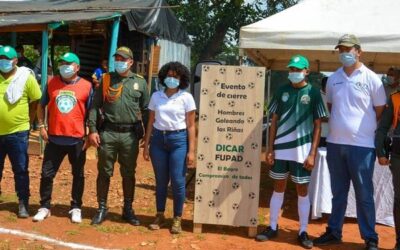 «Hombres goleando las riñas»