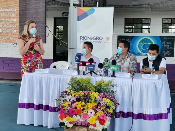 En Rionegro se entregó 320 computadores a instituciones