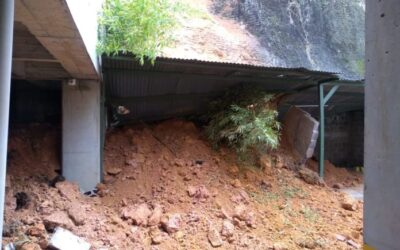 En Marinilla se presentó un deslizamiento de tierra que afectó una urbanización
