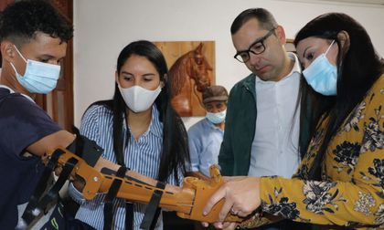 En Cocorná, dos ciudadanos recibieron prótesis gratuitas