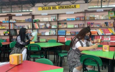 Entrega de kits de bioseguridad a estudiantes de Medellín
