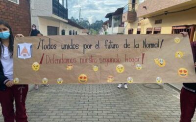 En Abejorral, estudiantes de una institución realizan un plantón para exigir unas mejores instalaciones