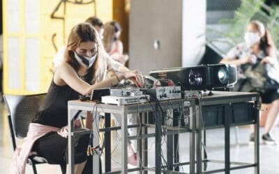 56 emprendimientos de la industria creativa de Medellín recibieron formación