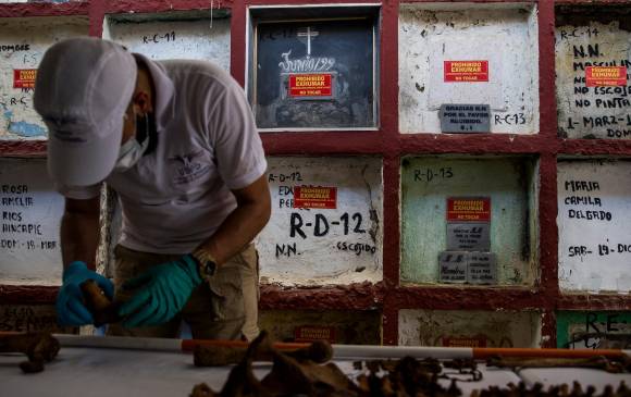 En el cementerio de Puerto Berrío recuperan 73 cuerpos de víctimas del conflicto armado