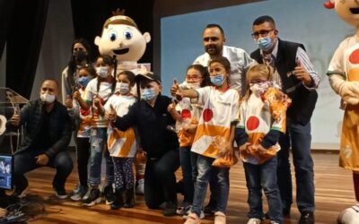 Los niños y jóvenes de las Escuelas Gratuitas del Deporte de La Ceja recibieron su dotación de uniforme