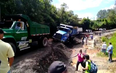 Las lluvias están presentando dificultad para transitar en la vía Granada-El Santuario
