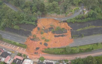 Gran deslizamiento tiene bloqueado a Copacabana