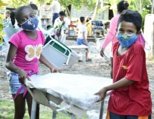 En Puerto Nare se entrega una dotación histórica para una escuela rural