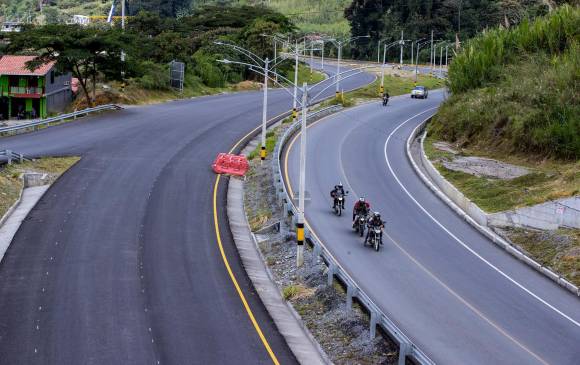 Faltan seis meses para inaugurar la vía 4G a Santa Fe de Antioquia
