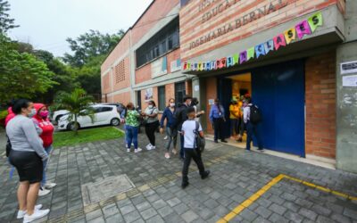 En Medellín más de 341.000 estudiantes comienzan el calendario académico con 100% de presencialidad