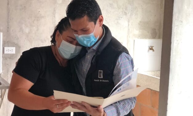 Más de 1.000 familias de Medellín son favorecidos con subsidios y mejoramientos de vivienda