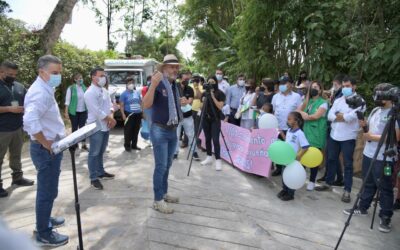 Gobernador anunció el inicio del Plan de Acueducto y Alcantarillado en Támesis y entregó 4 kilómetros de Placa Huella