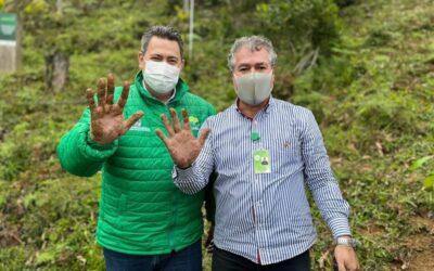 Fueron sembrados en Guatapé los primeros 200 árboles para compensar la huella de carbono generada en Bioexpo 2021