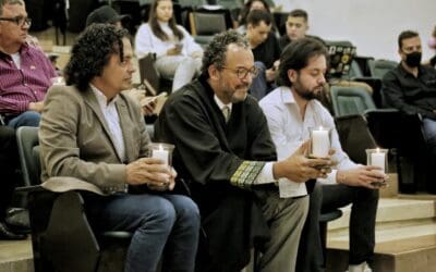 La Alcaldía de Medellín acompañó a la Mesa Municipal de Víctimas en la entrega del informe sobre desplazamiento forzado a la JEP