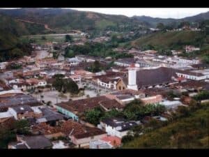 Cierre total de la vía El Camellón en Gómez Plata