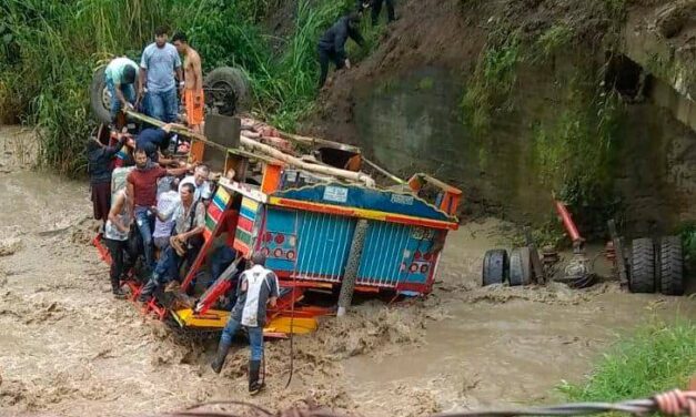En Salgar cayó una chiva, dejando 1 muerto y 33 heridos