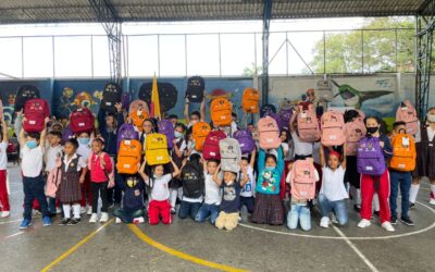 1.588 estudiantes de instituciones educativas oficiales recibieron kits escolares como estrategia de permanencia educativa
