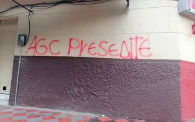 Las fachadas de Manrique amanecieron con mensajes de las AGC