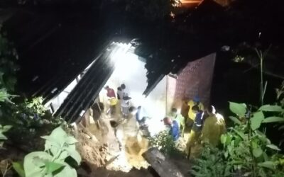 Menor de 11 años muere por movimiento en masa en Puerto Berrío, y otra menor resultó herida