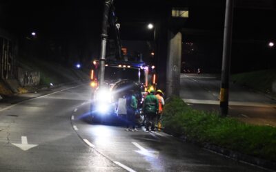 En Medellín se adelantan trabajos de limpieza en 14 deprimidos viales para prevenir inundaciones en temporada de lluvias