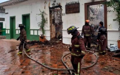 Incendio consumió dos locales del centro histórico de Santa Fe de Antioquia