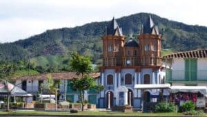 Atletas internacionales competirán en el Triatlón El Peñol 2022