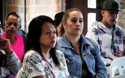 Más de 100 padres de jóvenes con procesos judiciales reciben acompañamiento para mejorar las relaciones