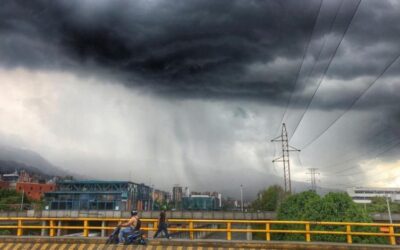 Bomberos Medellín atendió emergencias menores por lluvias de esta tarde en la ciudad