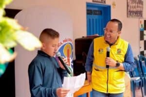 Estudiantes de El Carmen recibieron tablets para fortalecer su formación académica