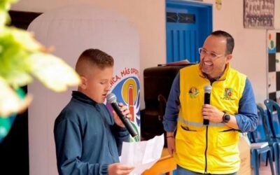 Estudiantes de El Carmen recibieron tablets para fortalecer su formación académica