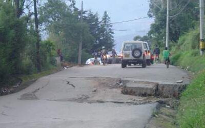 Un hueco en la vía a San Pedro de los Milagros impidió la movilidad vehicular por varias horas