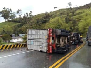 Volvieron a abrir la vía a la Costa en un solo carril