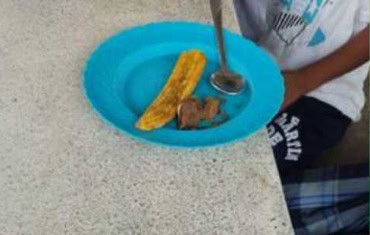 Hay indignación por la alimentación escolar que reciben menores en un colegio de Turbo