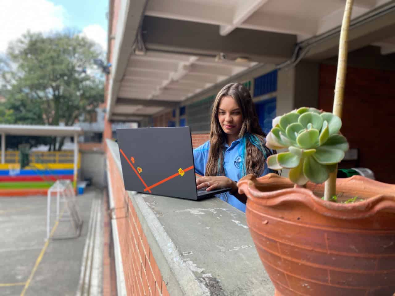 1.288 estudiantes con discapacidad han recibido Computadores Futuro