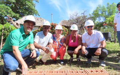 Ministerio de Vivienda y VIVA colocan la primera piedra  para la construcción de 100 viviendas rurales en San Juan  de Urabá