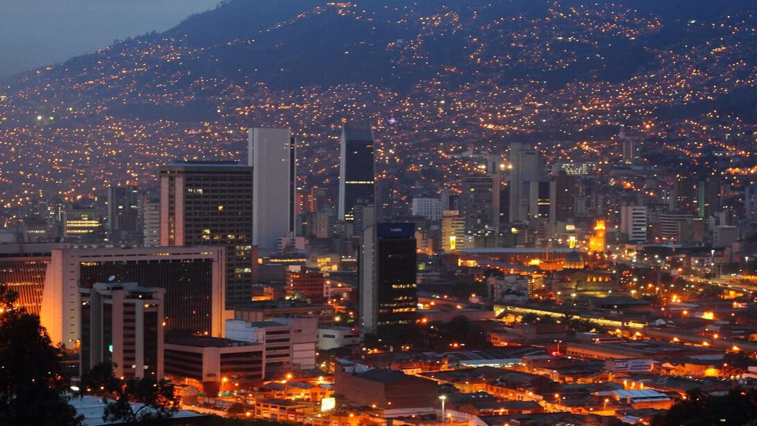 Conmoción en Medellín por caso de mujer que se quitó la vida en el centro de la ciudad