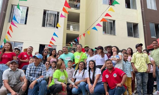 En Peque entregaron 60 Hogares para la Vida