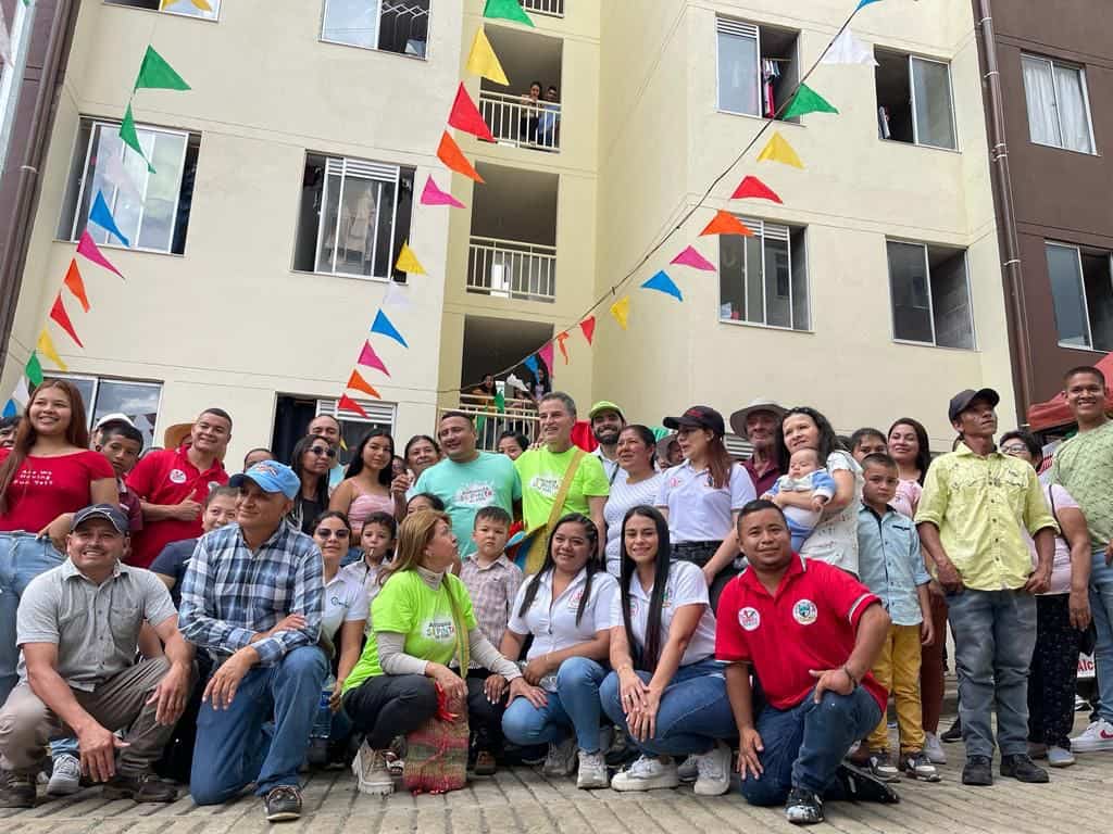 En Peque entregaron 60 Hogares para la Vida