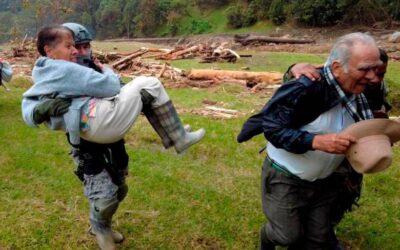 En Jardín la Fuerza Aérea rescató a cinco adultos mayores atrapados en un derrumbe