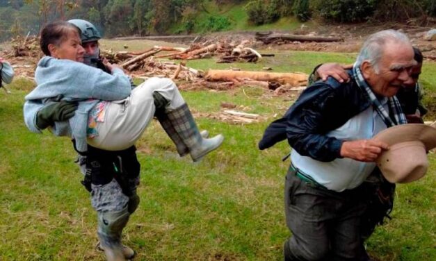 En Jardín la Fuerza Aérea rescató a cinco adultos mayores atrapados en un derrumbe