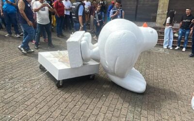Juan Carlos Upegui, precandidato a la Alcaldía, fue agredido en la marcha de la  oposición en Medellín