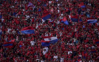 Hincha del Cali se tuvo que lanzar desde la tribuna para evitar ser golpeado en el Atanasio
