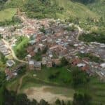El Gobernador de Antioquia llegó a Caicedo acompañado de 300 caminantes e invitó a entender la Noviolencia como una filosofía de vida