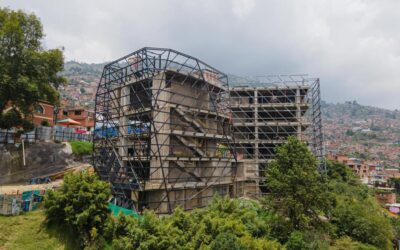 Con el inicio de la instalación de la fachada se alcanza otro hito importante en la recuperación de la Biblioteca España